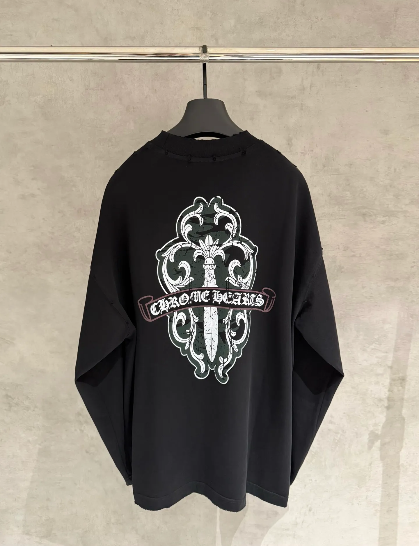 🅿️330 [Strict quality control] CH Crow's popular heavyweight long-sleeved sweatshirt T-shirt. Heavy 340g double yarn fabric. Digital direct printing on the front and back. Wash the whole garment twice. Frayed and torn on all four sides. Heavy fabric. The neckline is made of icy Salona. Loose fit. Deep, wide and stylish. No deformation or shrinkage. 2 colors: black and white. Size: M-2xl